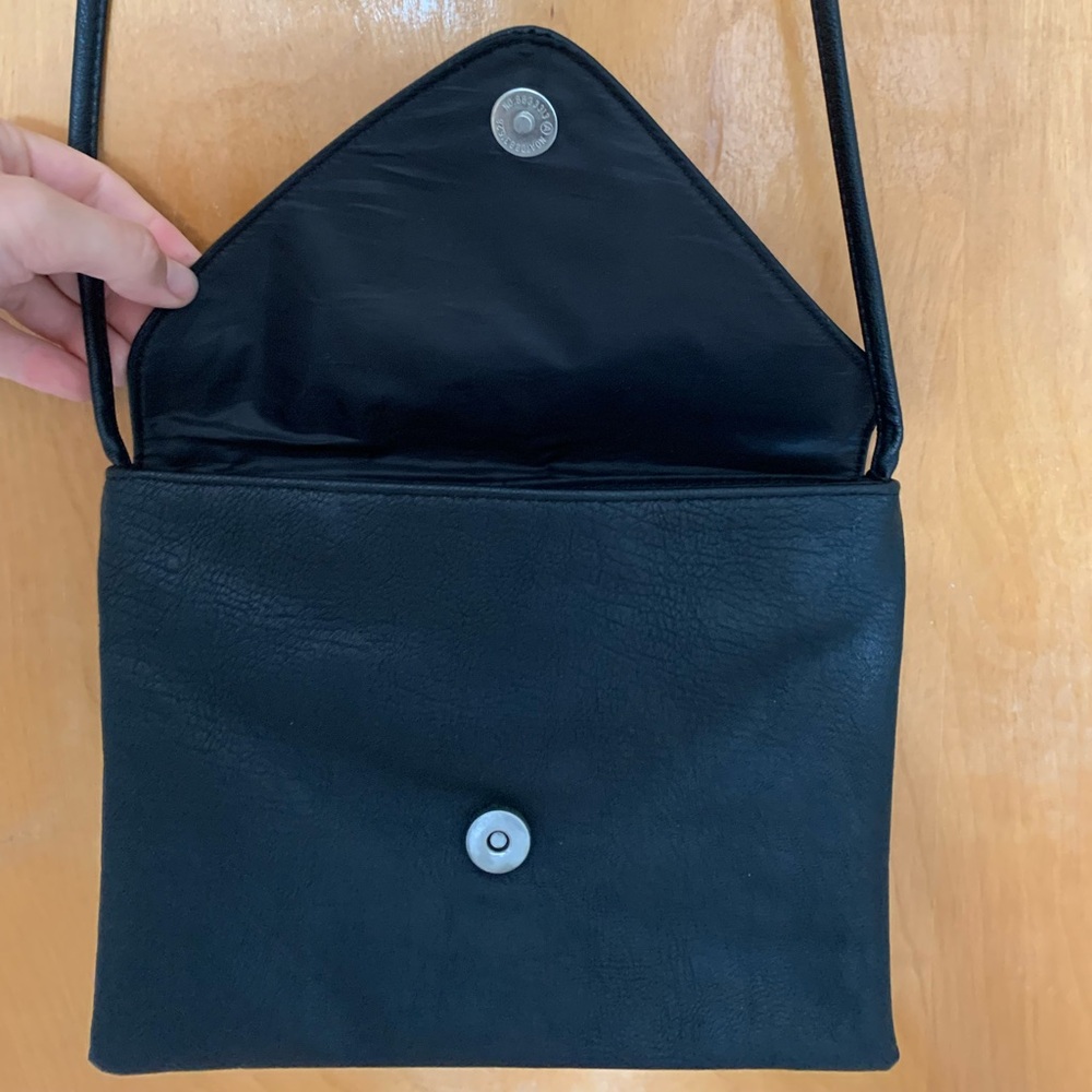 Simple black purse - Picture 2 of 3